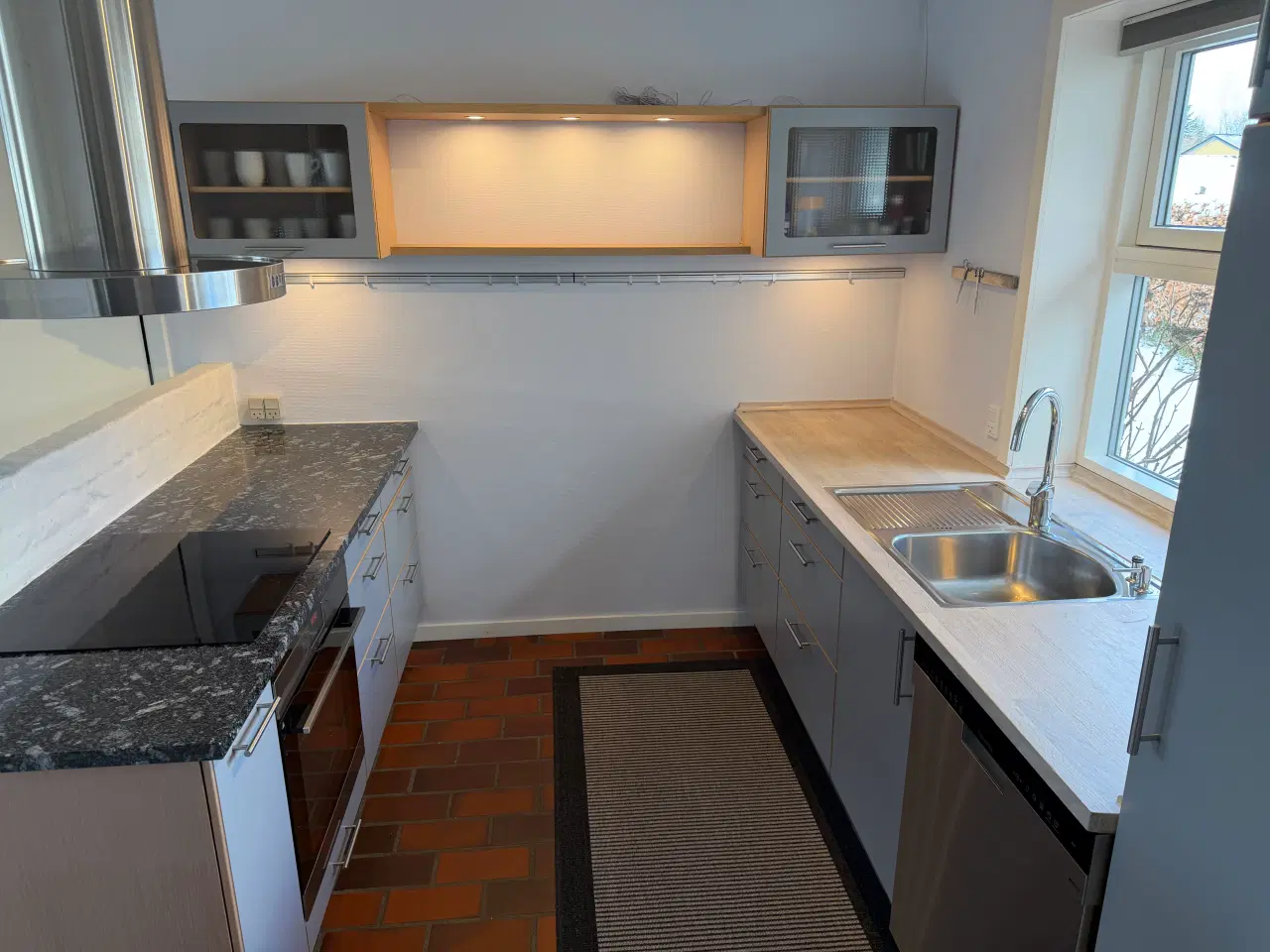 Billede 1 - Invita køkken i gråt laminat