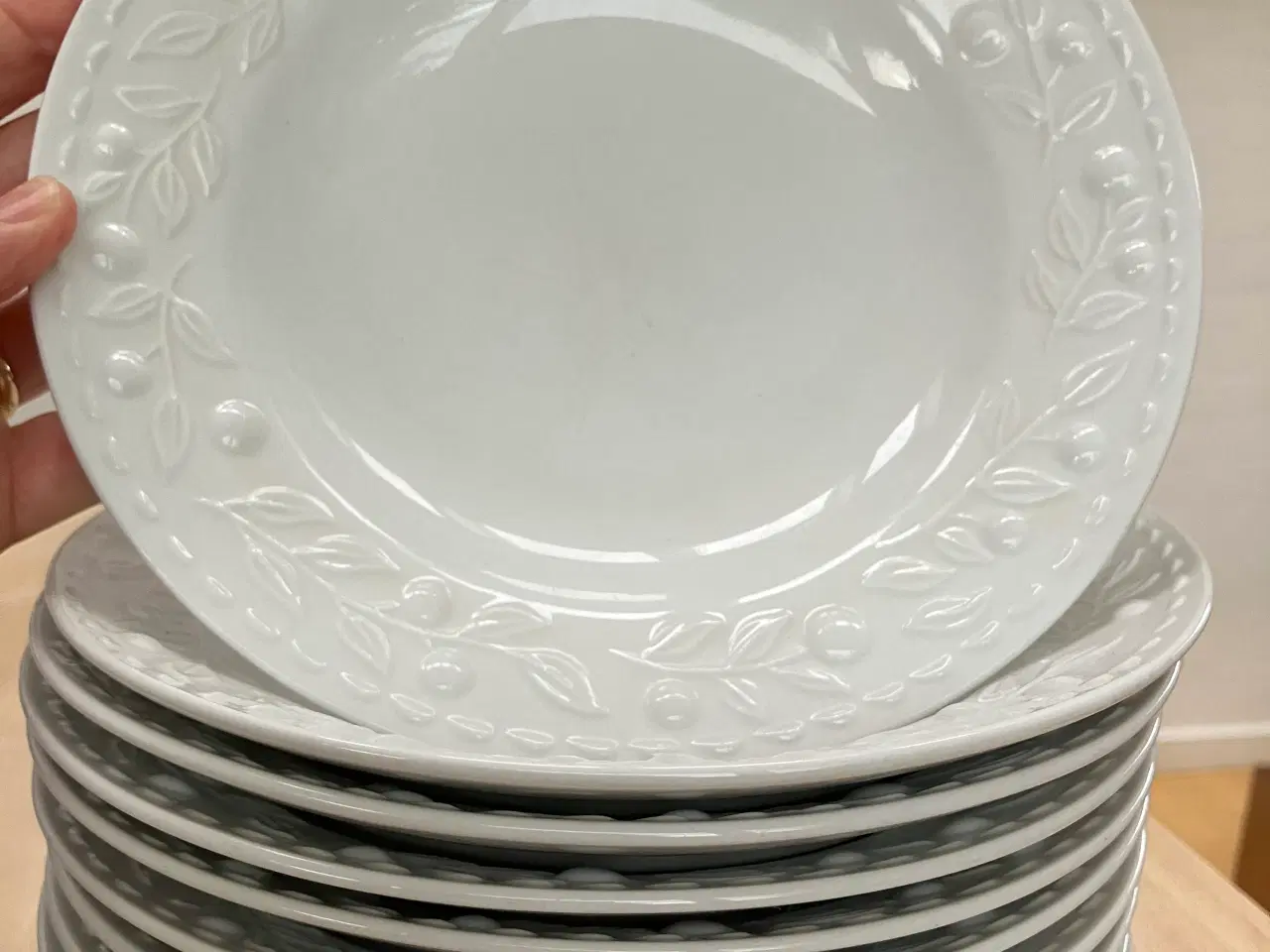 Billede 1 - Galzone Danmark, Hvide porcelæns-tallerkener