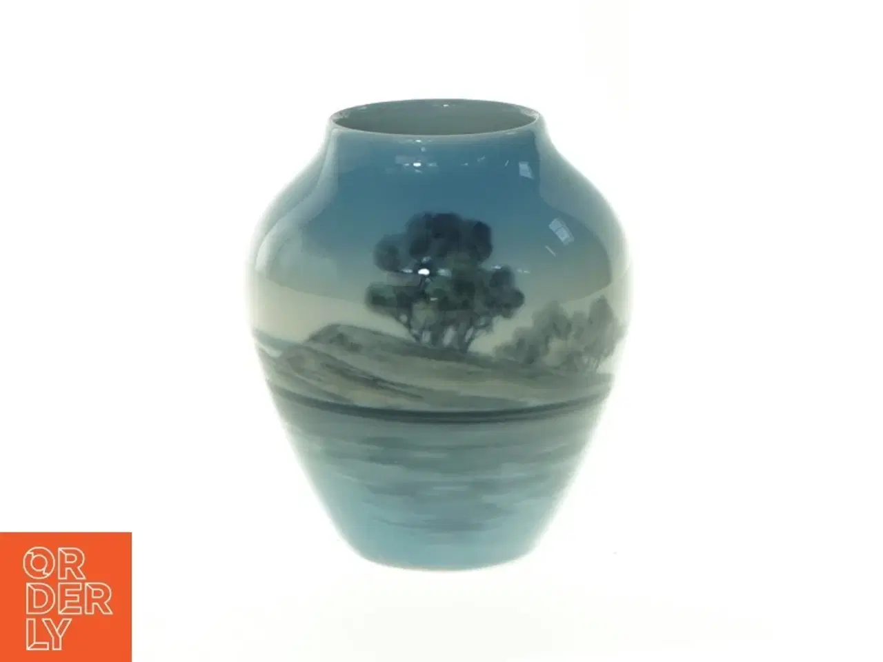 Billede 1 - Bing & Grøndahl Vase No. 500/5012 med Sø og Ø Motiv fra Bing og Grøndahl (str. 8 x 7 cm)