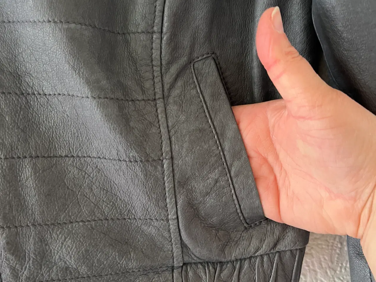 Billede 5 - Grå Skindjakke fra Phobia. (Str. 36)