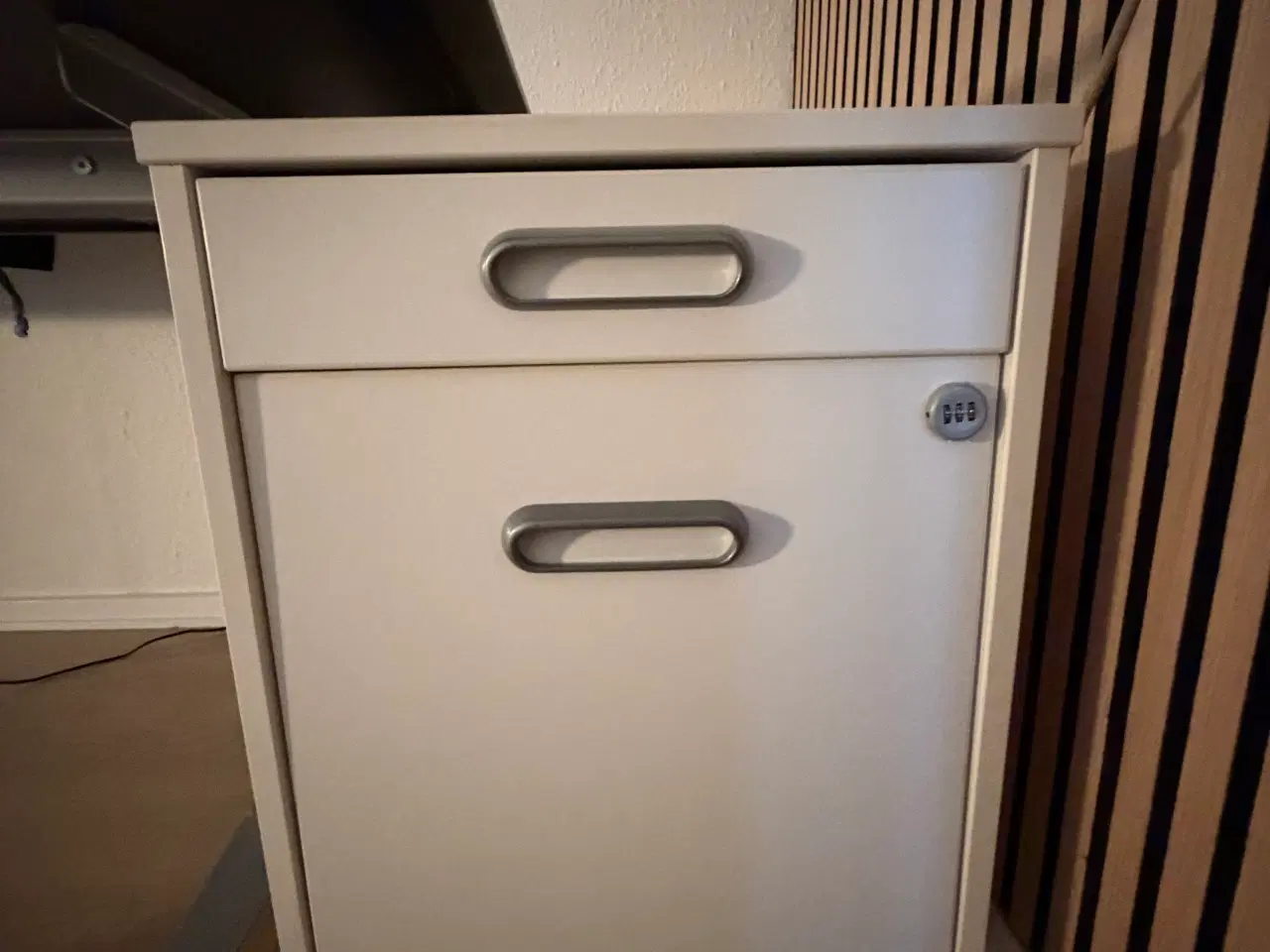 Billede 7 - Hæve sænkebord (+ kommode)