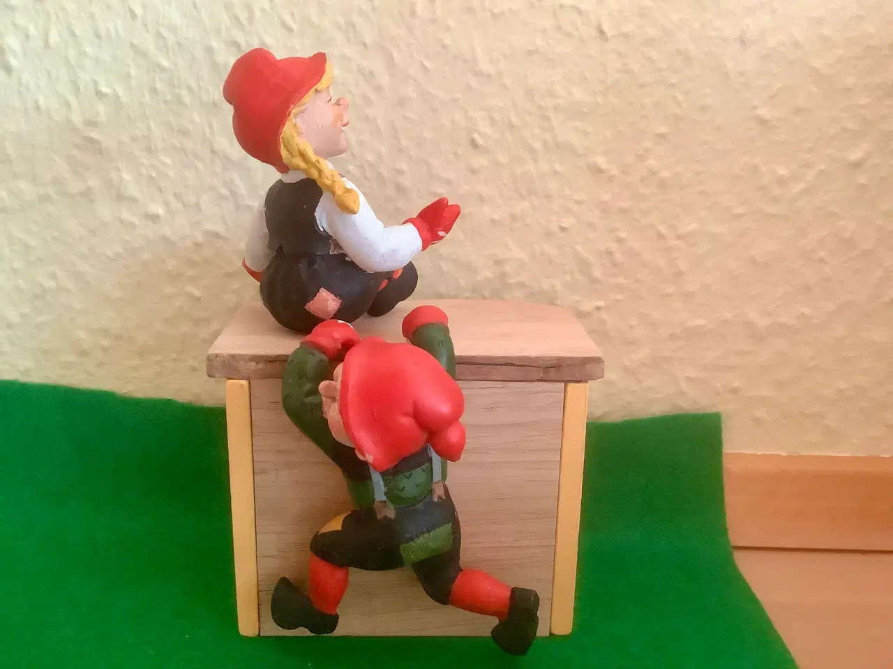 Billede 3 - Små nisser til pynt.