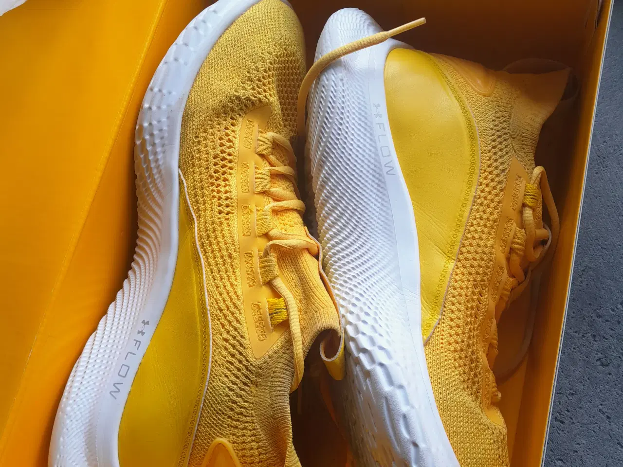 Billede 1 - Steph curry  yellow 8 sko str 44