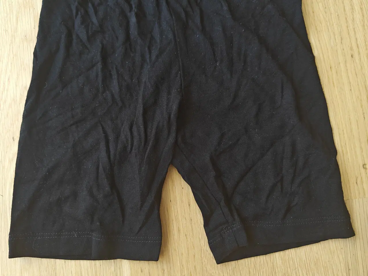 Billede 1 - VRS Fashion Shorts sort str. 110-116