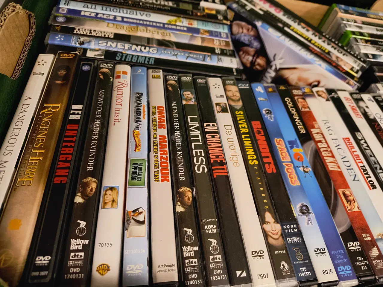 Billede 2 - En kasse dvd film