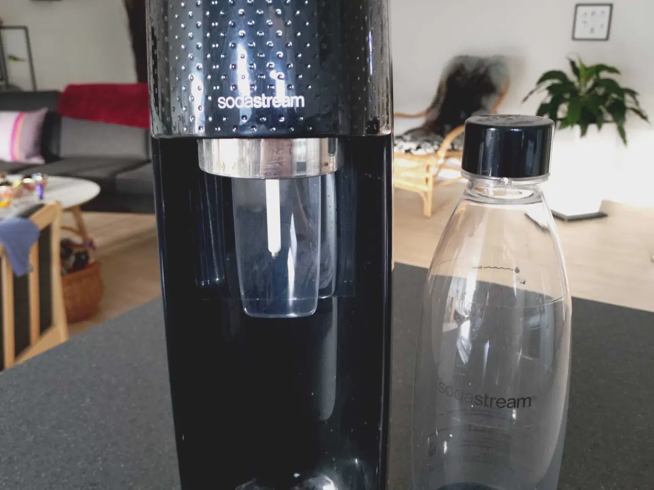 Billede 1 - Sodastreamer m patron og 1 flaske