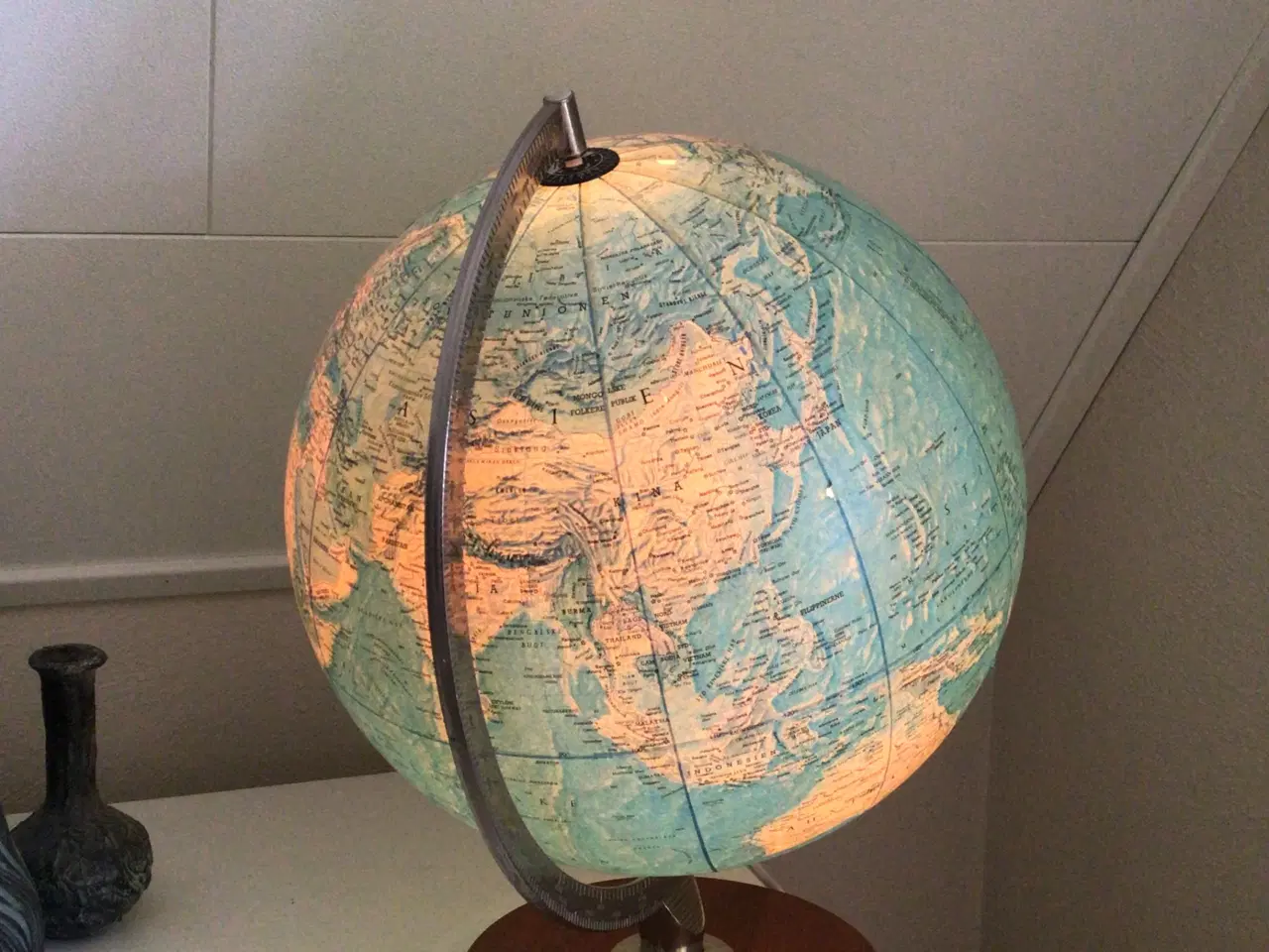 Billede 3 - Europakort + en globus med lys