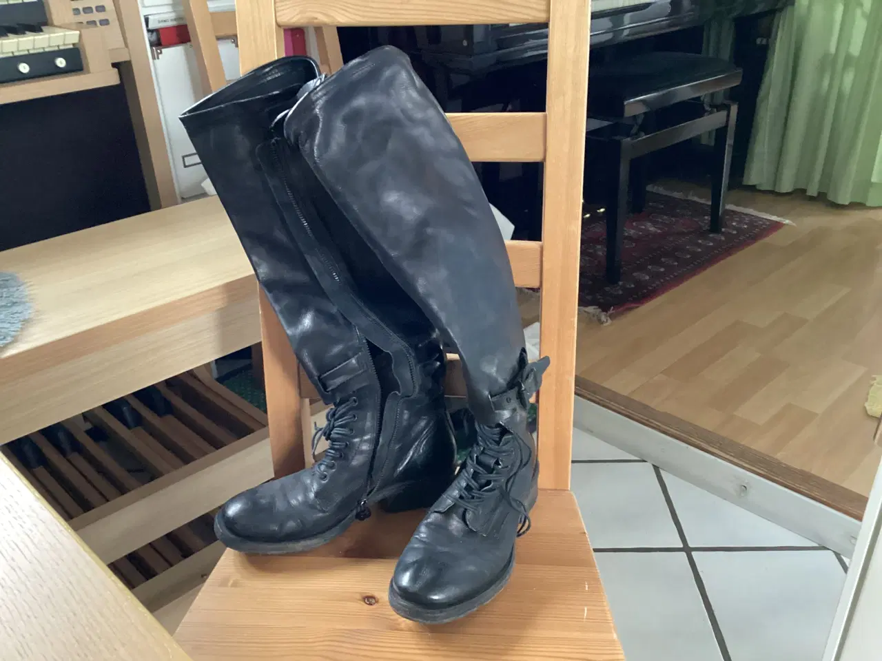 Billede 1 - Elegante, knælange støvler