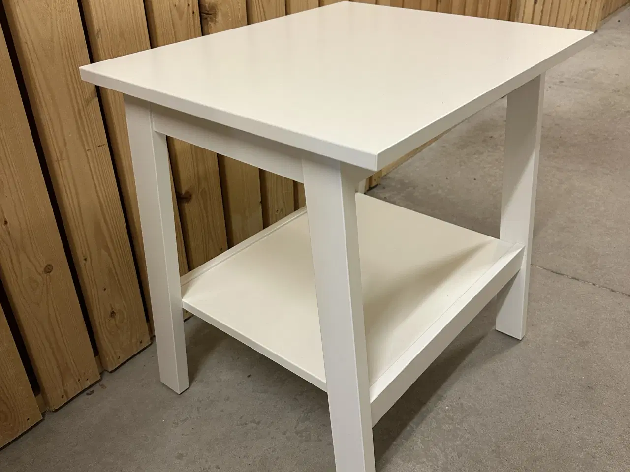 Billede 2 - Hvidt træbord 