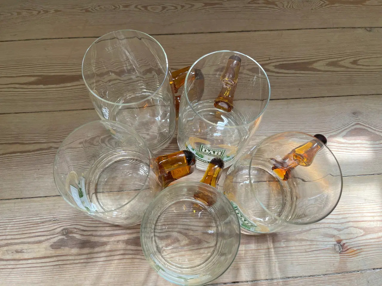 Billede 4 - 5 glas DAB ølkrus med ravfarvet hank 