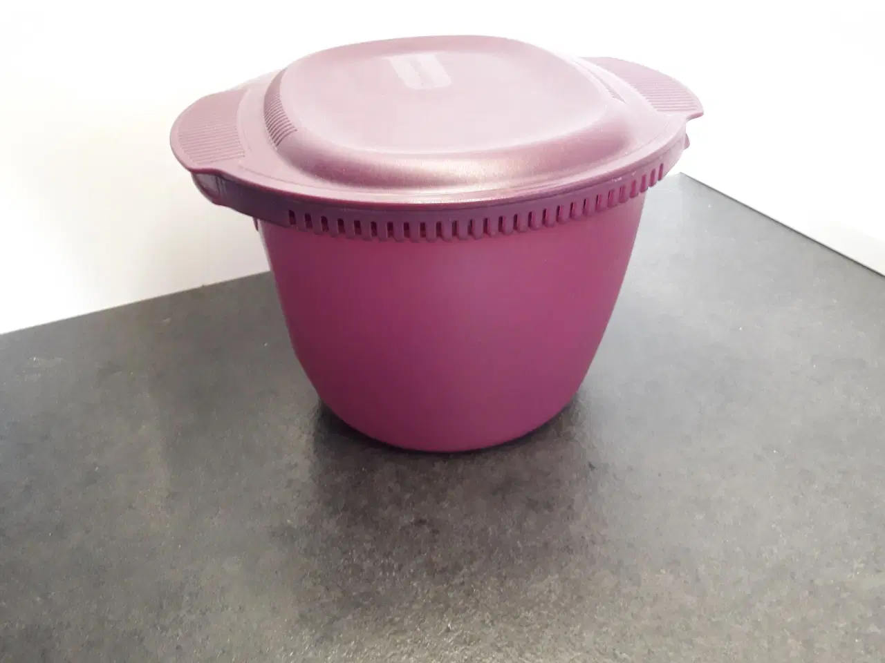 Billede 1 - Tupperware  beholder