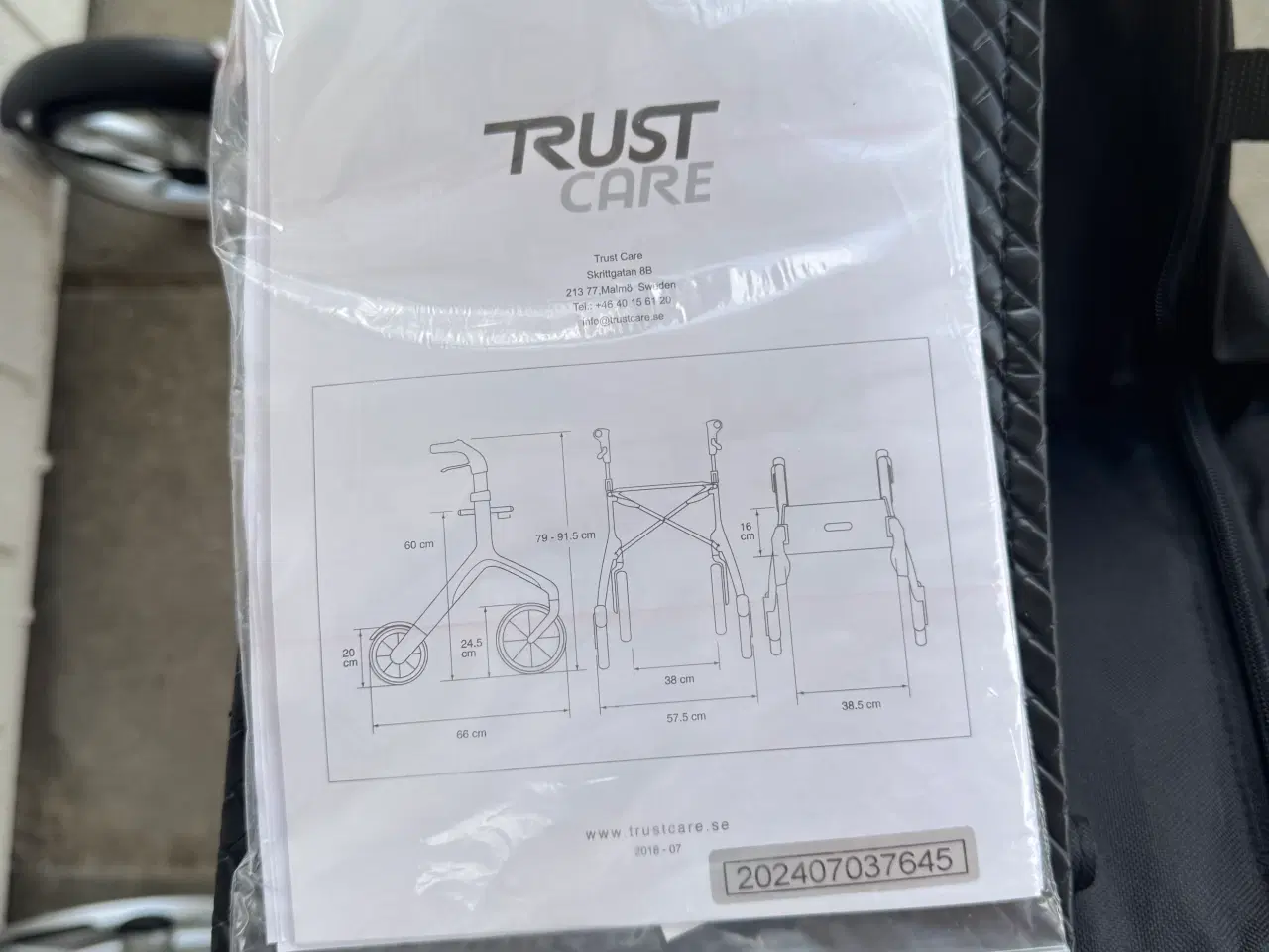 Billede 4 - TrustCare Let's Flyrollator  i rød 
