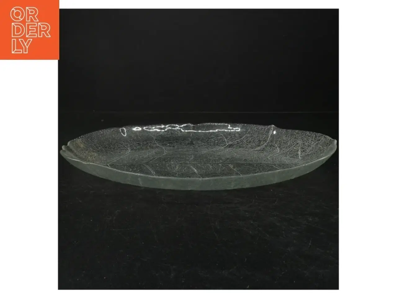 Billede 1 - Dekorativt bladformet fad (str. 36x26 cm)