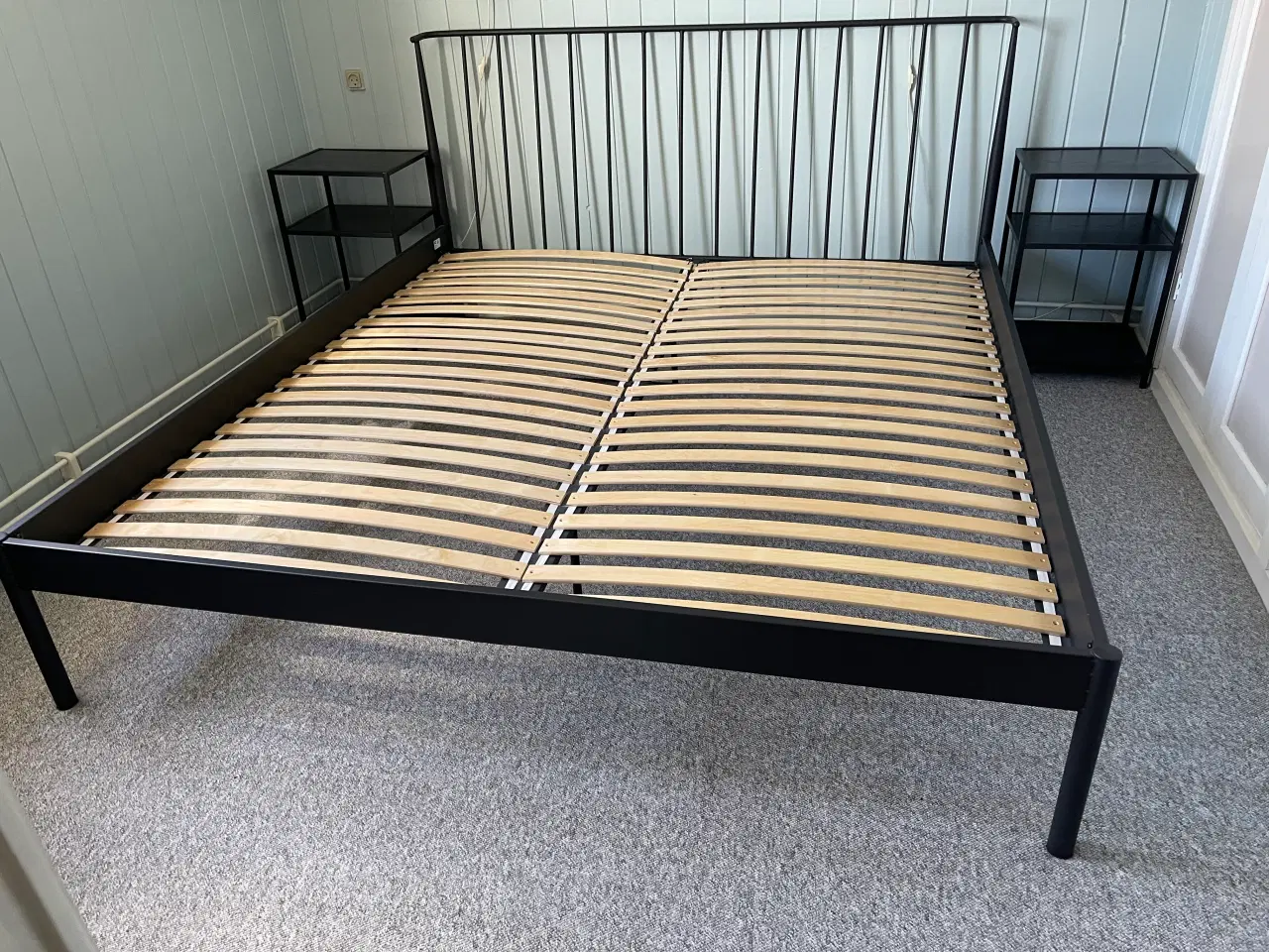 Billede 3 - Dobbelt seng med natborde.