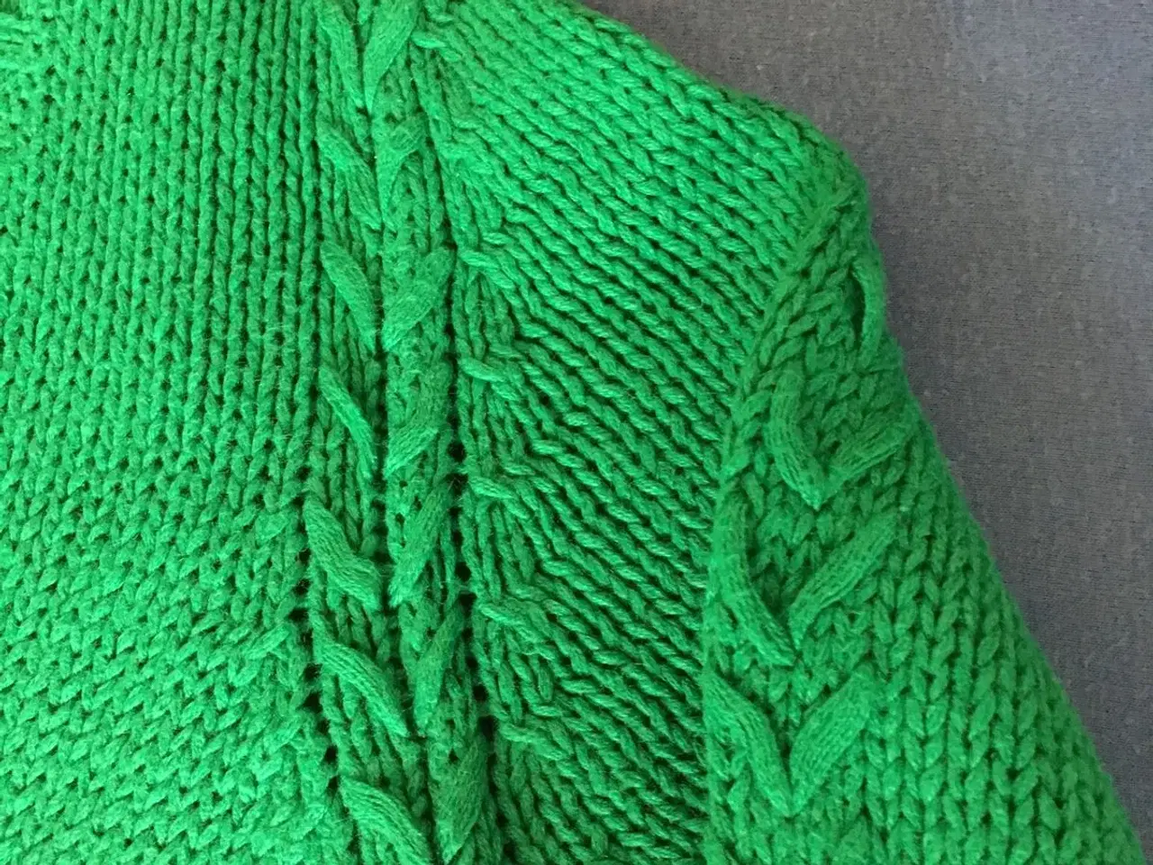 Billede 3 - Lækker grøn sweater til salg