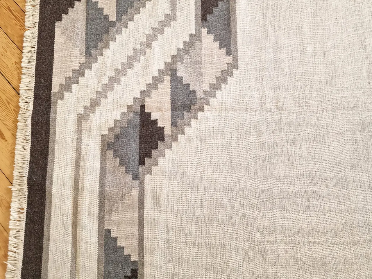 Billede 4 - Lækkert stort röllakan-tæppe.