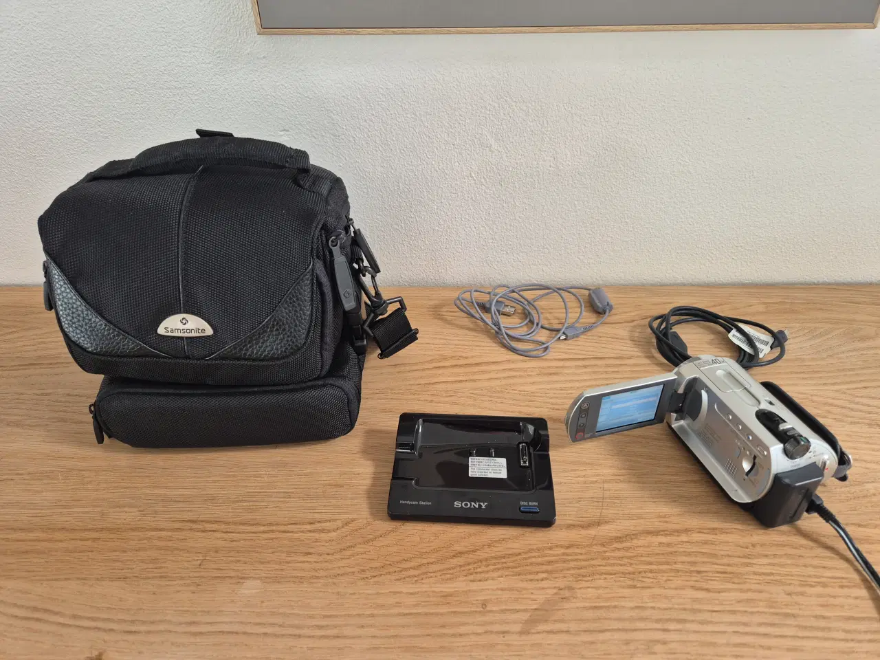 Billede 1 - Sony DCR-SR32 Camrecorder med taske, lader