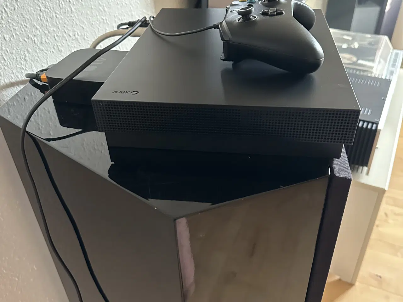 Billede 2 - Xbox one x sælges