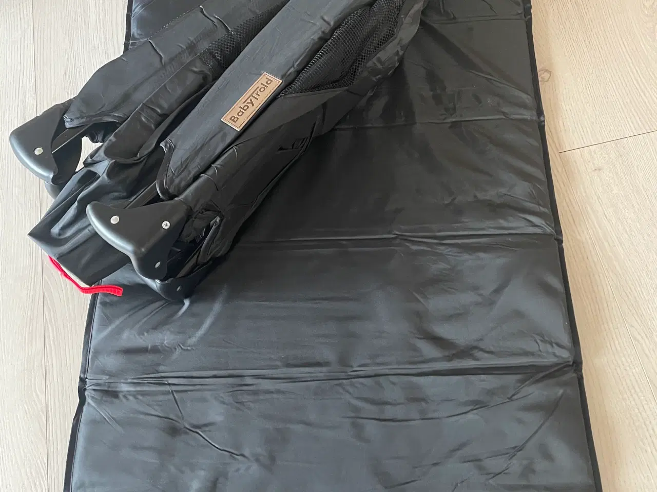 Billede 3 - BabyTrold weekendseng/rejseseng + madras