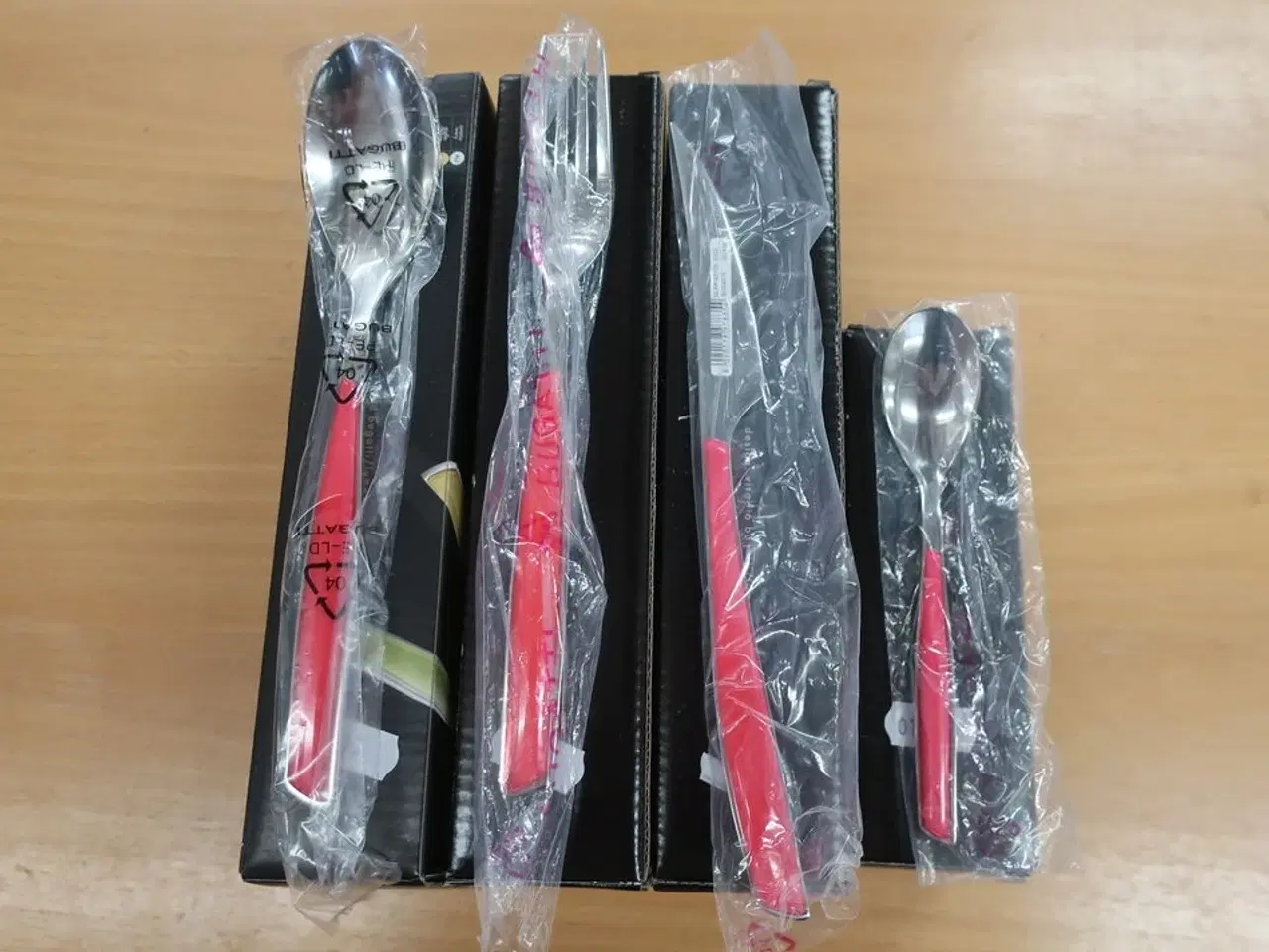 Billede 2 - 37 stk. BUGATTI Glamour Rosso Granata bestik Ass. Antal
