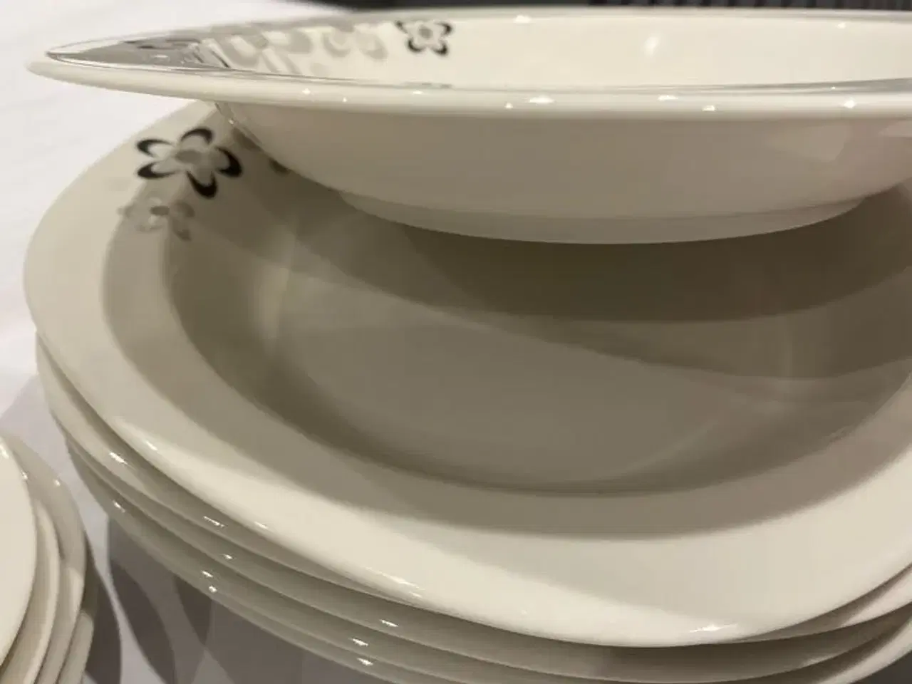 Billede 2 - Porcelæn tallerkensæt