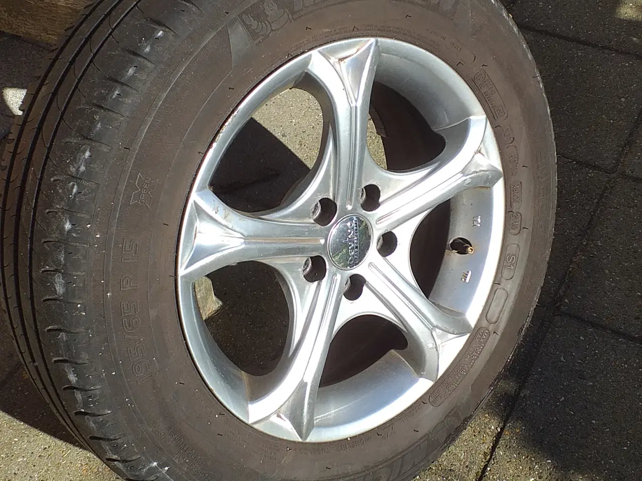 Billede 1 - 4 stk. michelin 195/65 R15 5x100 på alufælge 5mm 