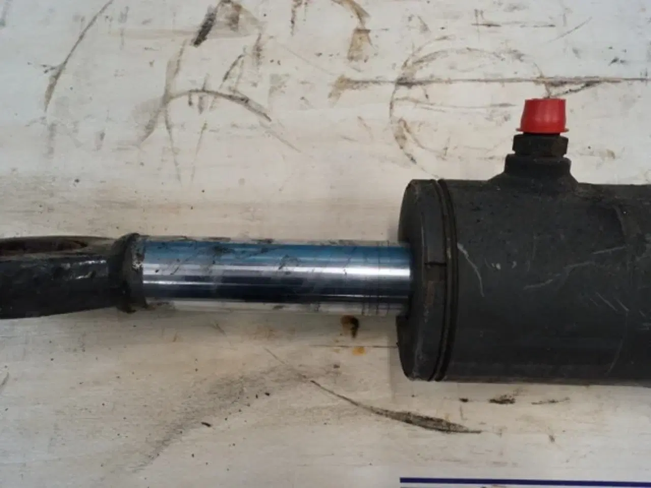 Billede 5 - Valtra T213 Frontlift Cylinder V37715600