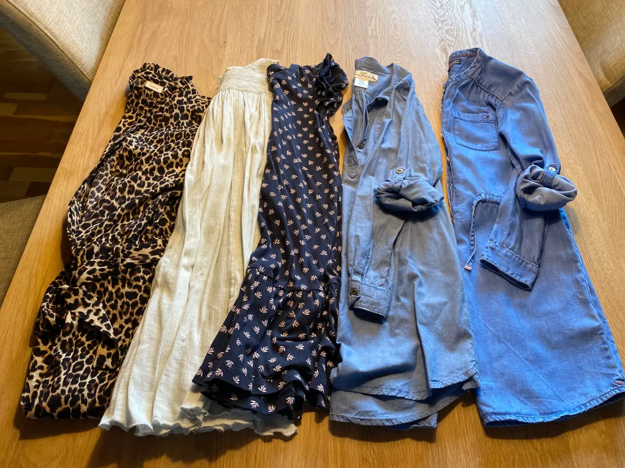 Billede 4 - Hummel jakke 128 og mere tøj i 128