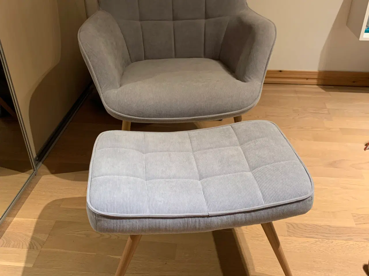 Billede 4 - Lænestol +matchende skammel dertil