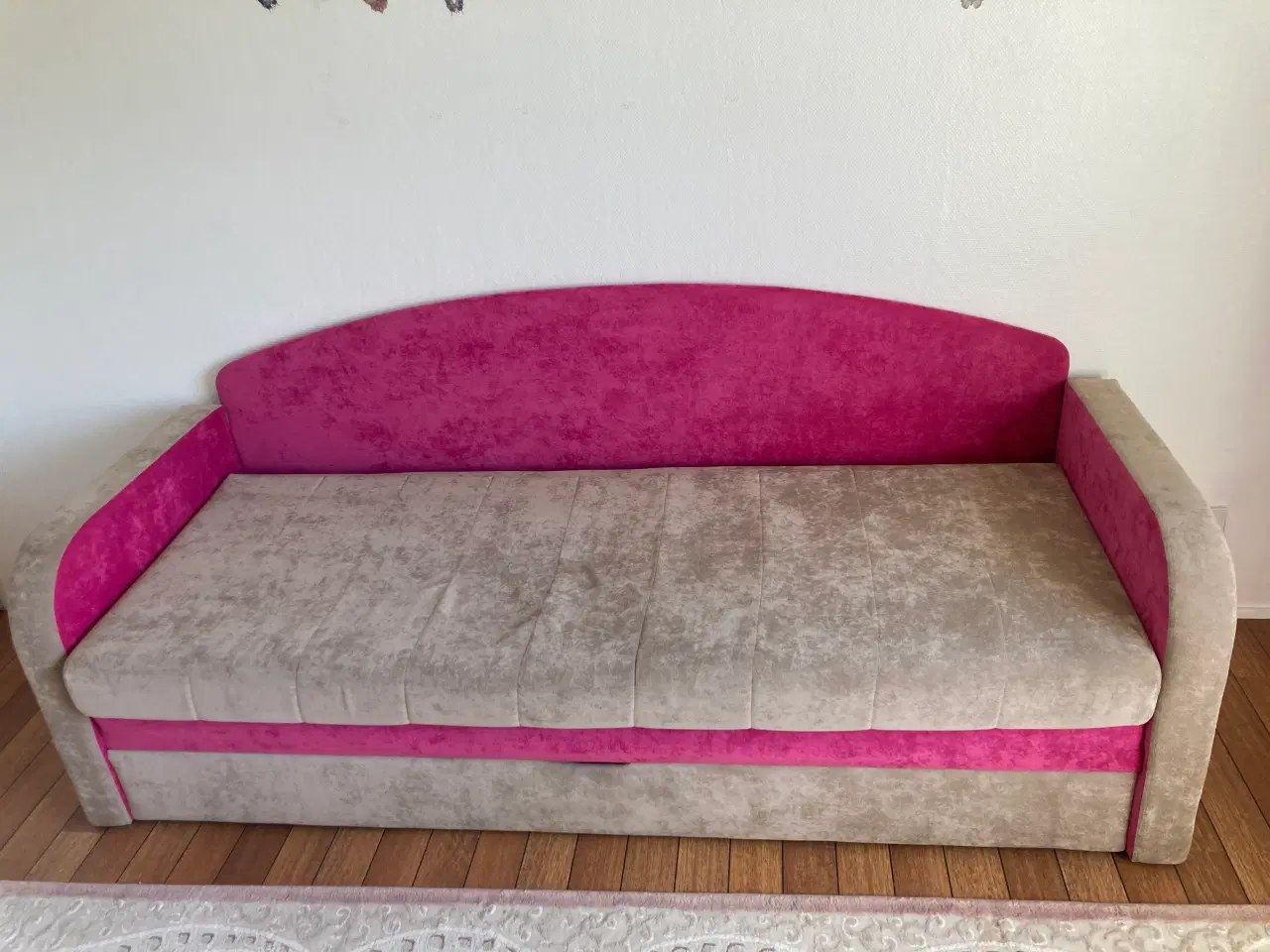 Billede 4 - Lyserød sofa med opbevaring Mulighed for at slå de