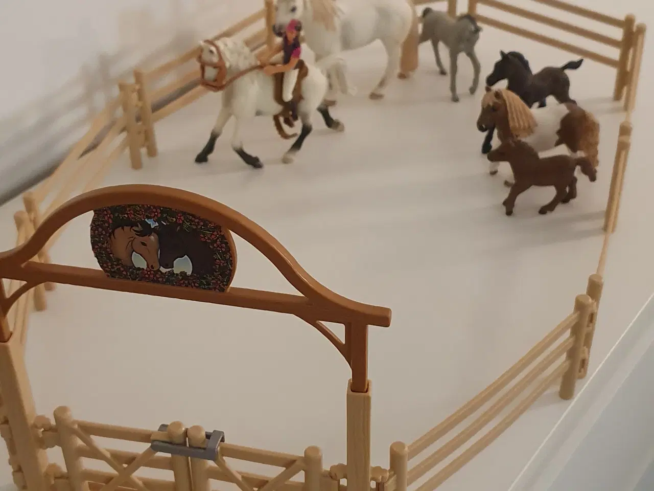 Billede 1 - Schleich hestehegn, 6 heste, 1 rytter.