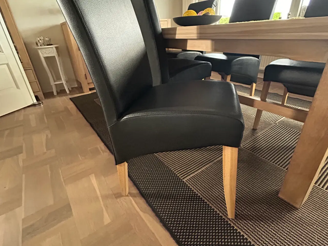 Billede 2 - Spisebord egetræ med 6 stole