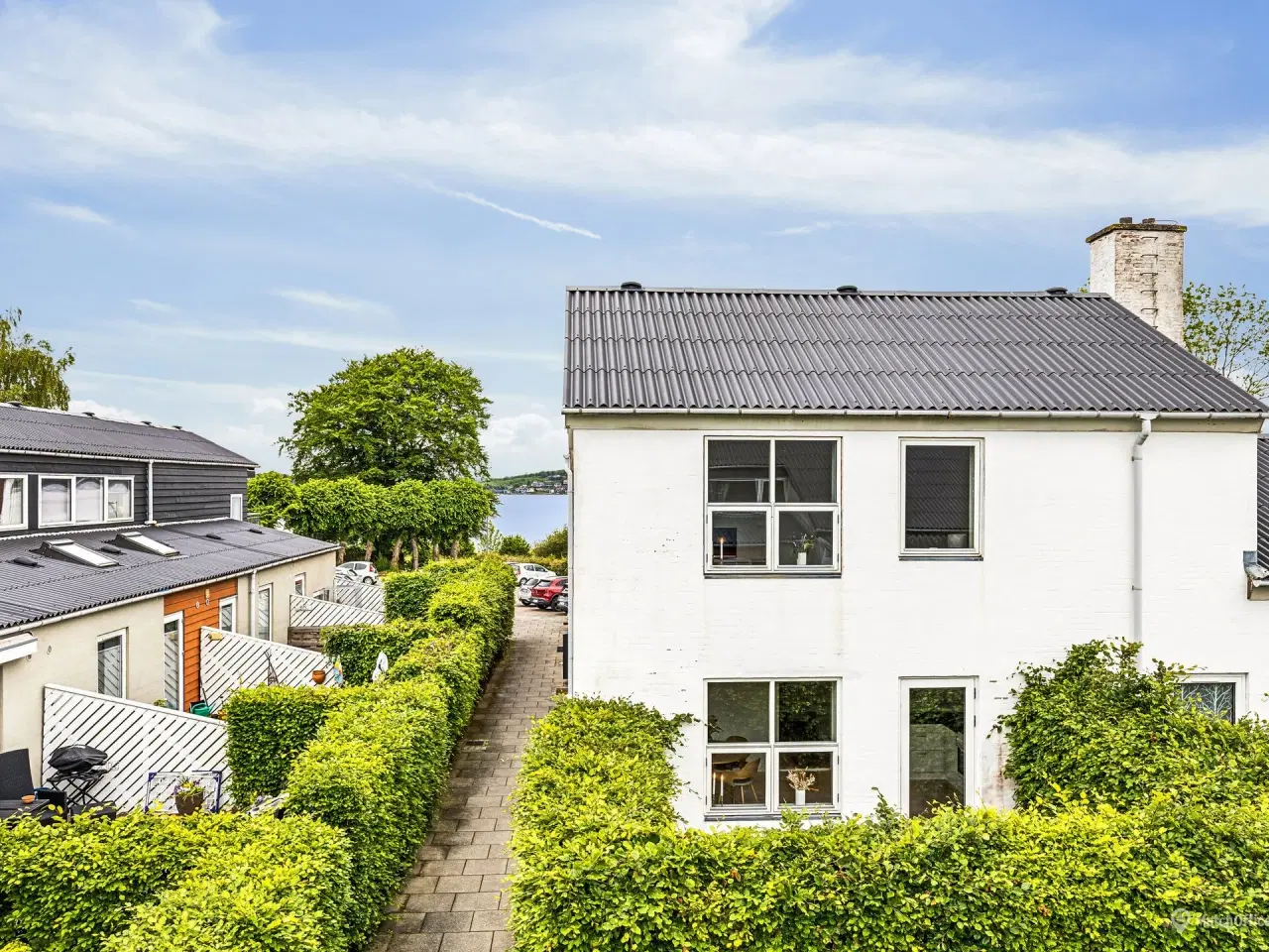 Billede 1 - Udlejningsejendom ved Kolding Fjord – passiv investering i nyrenoveret rækkehus
