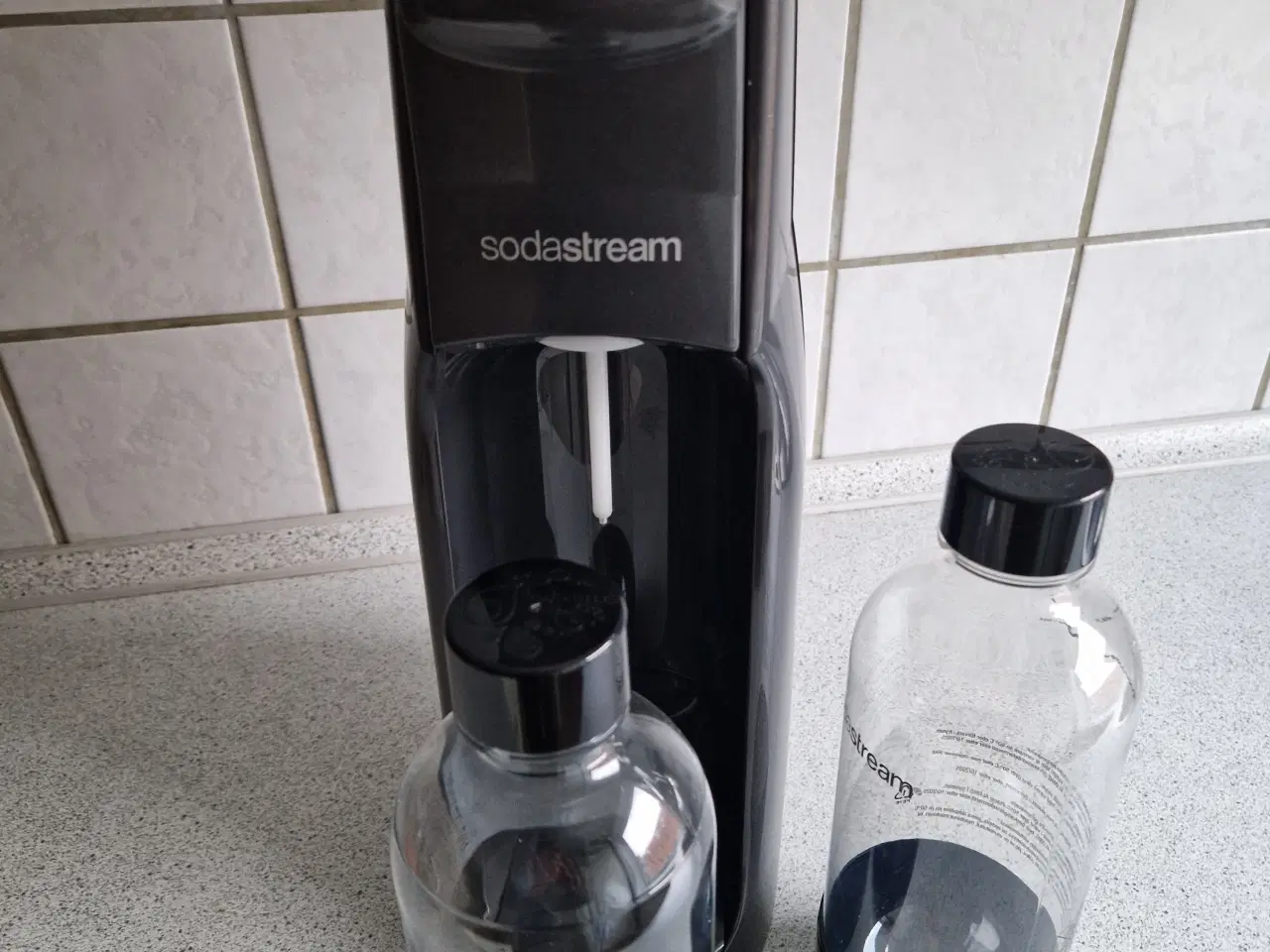 Billede 1 - Ny sodastream maskine og 2 flasker sælges 