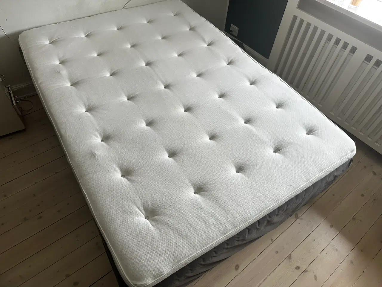 Billede 1 - Seng med topmadras
