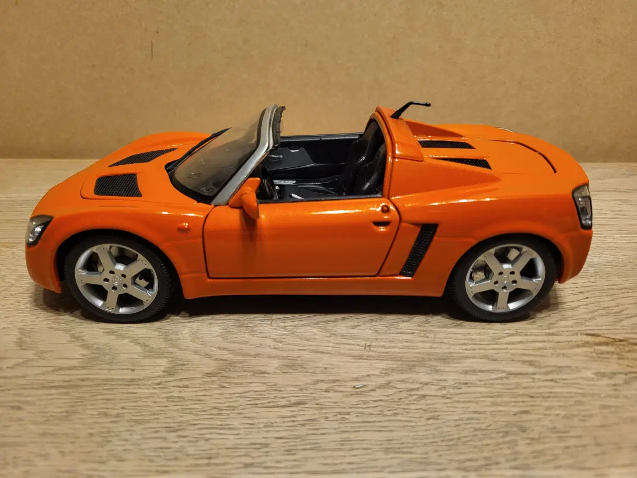 Billede 1 - Modelbil. OPEL Speedster (2001)Skala 1/18.