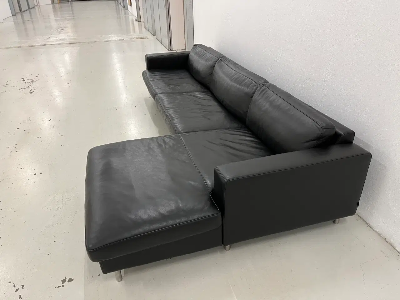 Billede 6 - chaiselong sofa  fra Bolia i sort Anilin læder.