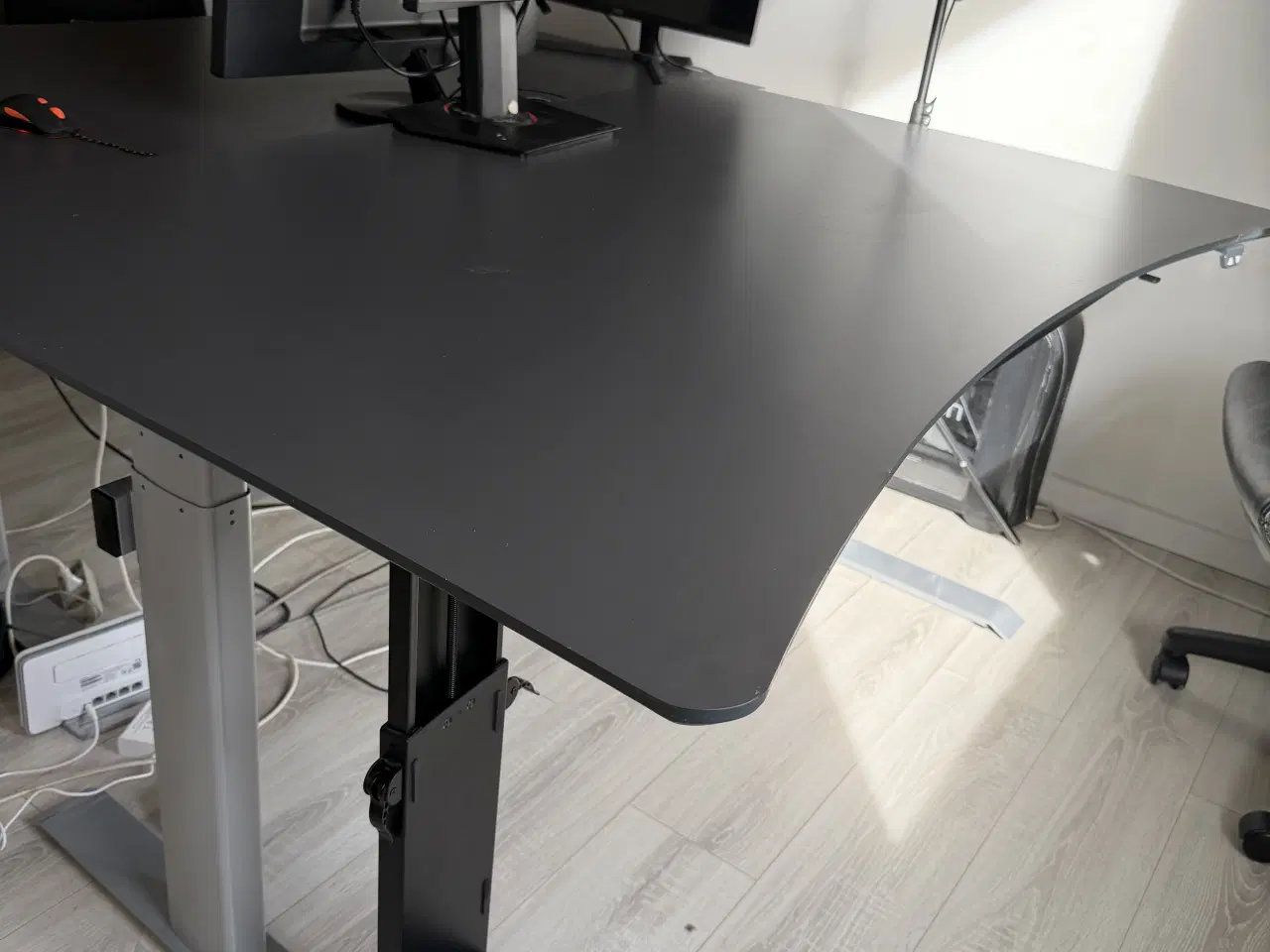 Billede 1 - Linkak hæve/sænke skrivebord i grå