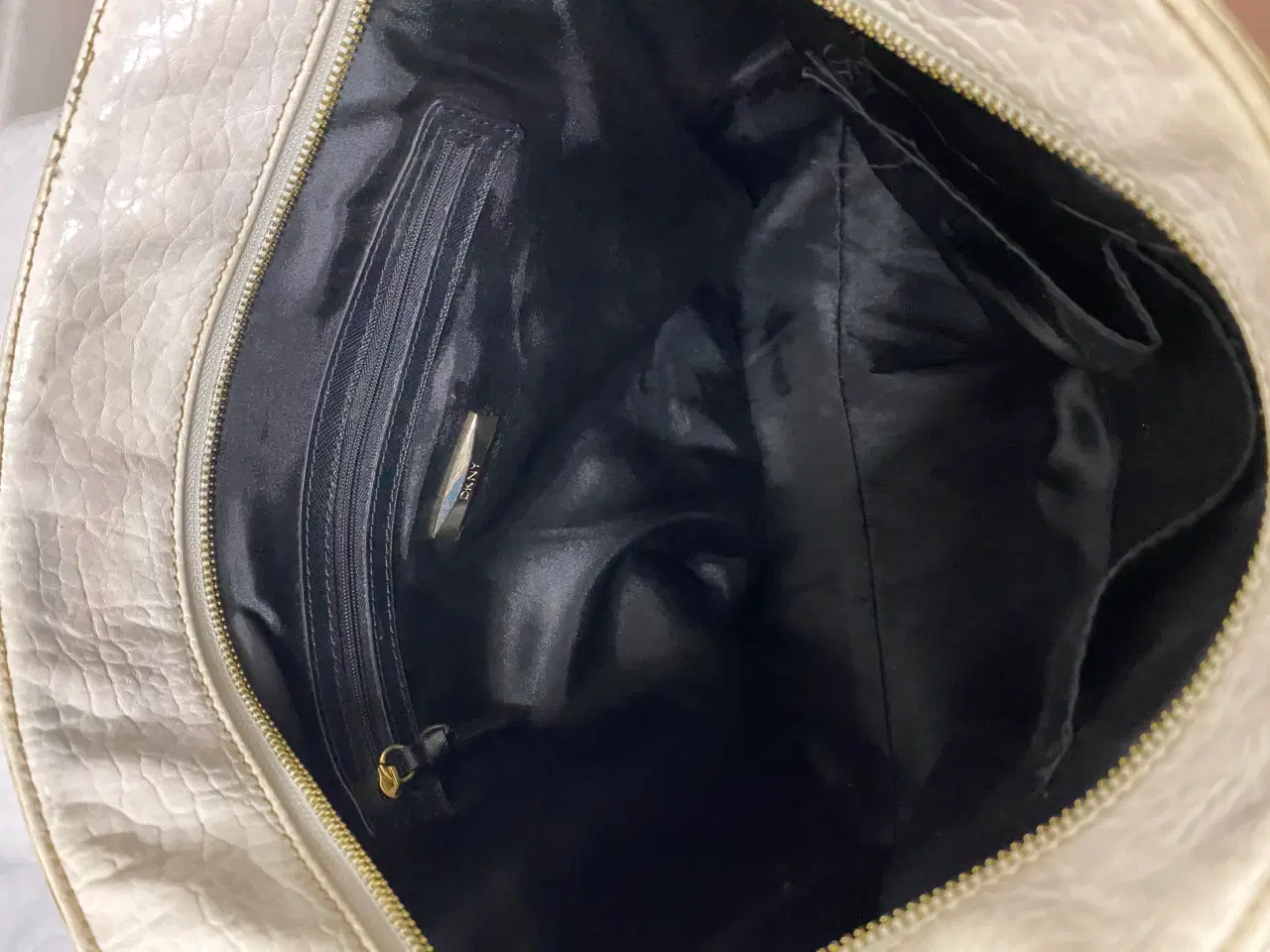 Billede 14 - DKNY shopper + makeup pung
