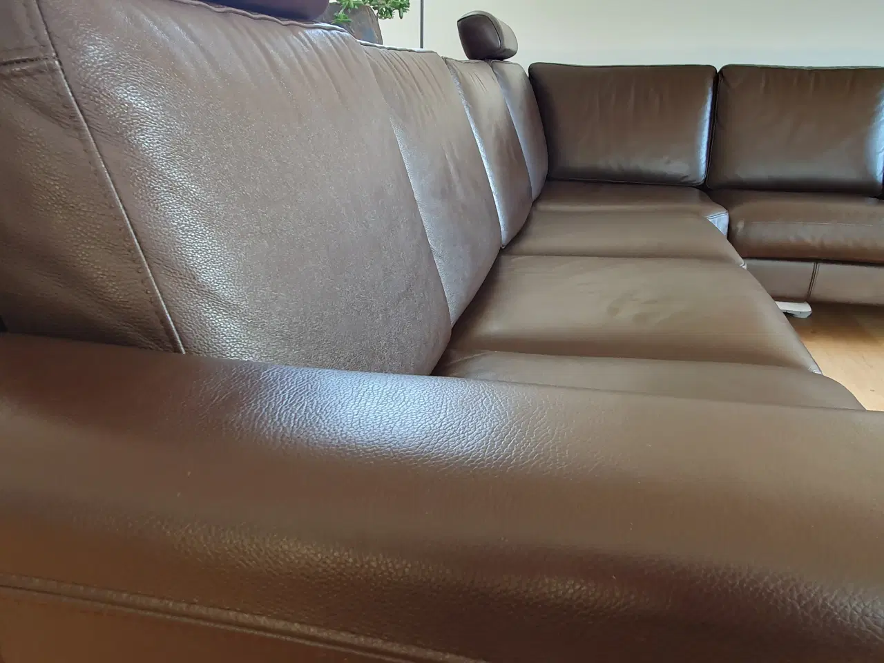 Billede 2 - Velholdt hjørnesofa - brunt læder.