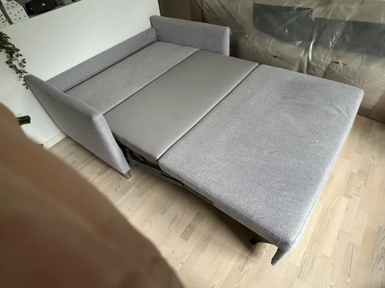 Billede 10 - Dejlig sovesofa i lys grå