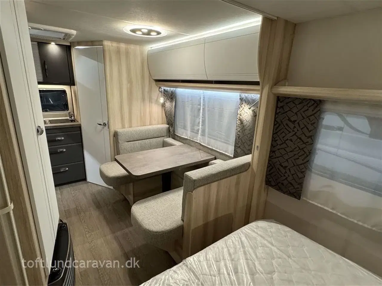 Billede 4 - 2024 - Hobby De Luxe 460 SFf LAV VÆGT. FÅ ET EKSTRA GODT TILBUD. m/QUEENS SENG ! NU PÅ LAGER TIL OMGÅENDE LEVERING !