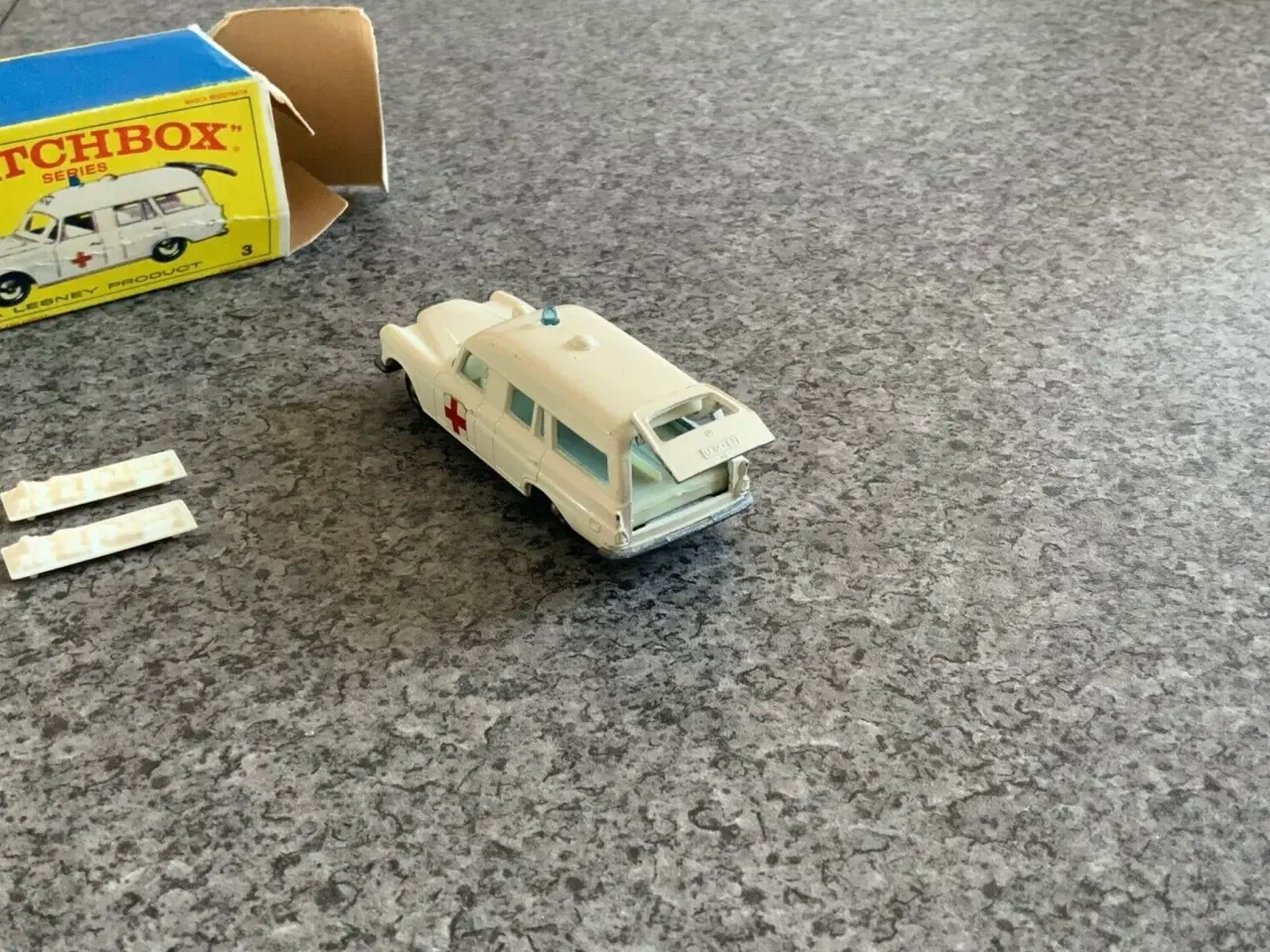 Billede 4 - Matchbox No. 3 Mercedes-Benz “Binz” Ambulance 