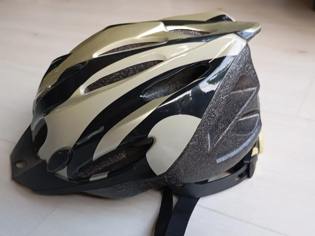 Billede 4 - Cykelhjelm str. 53-57 cm.