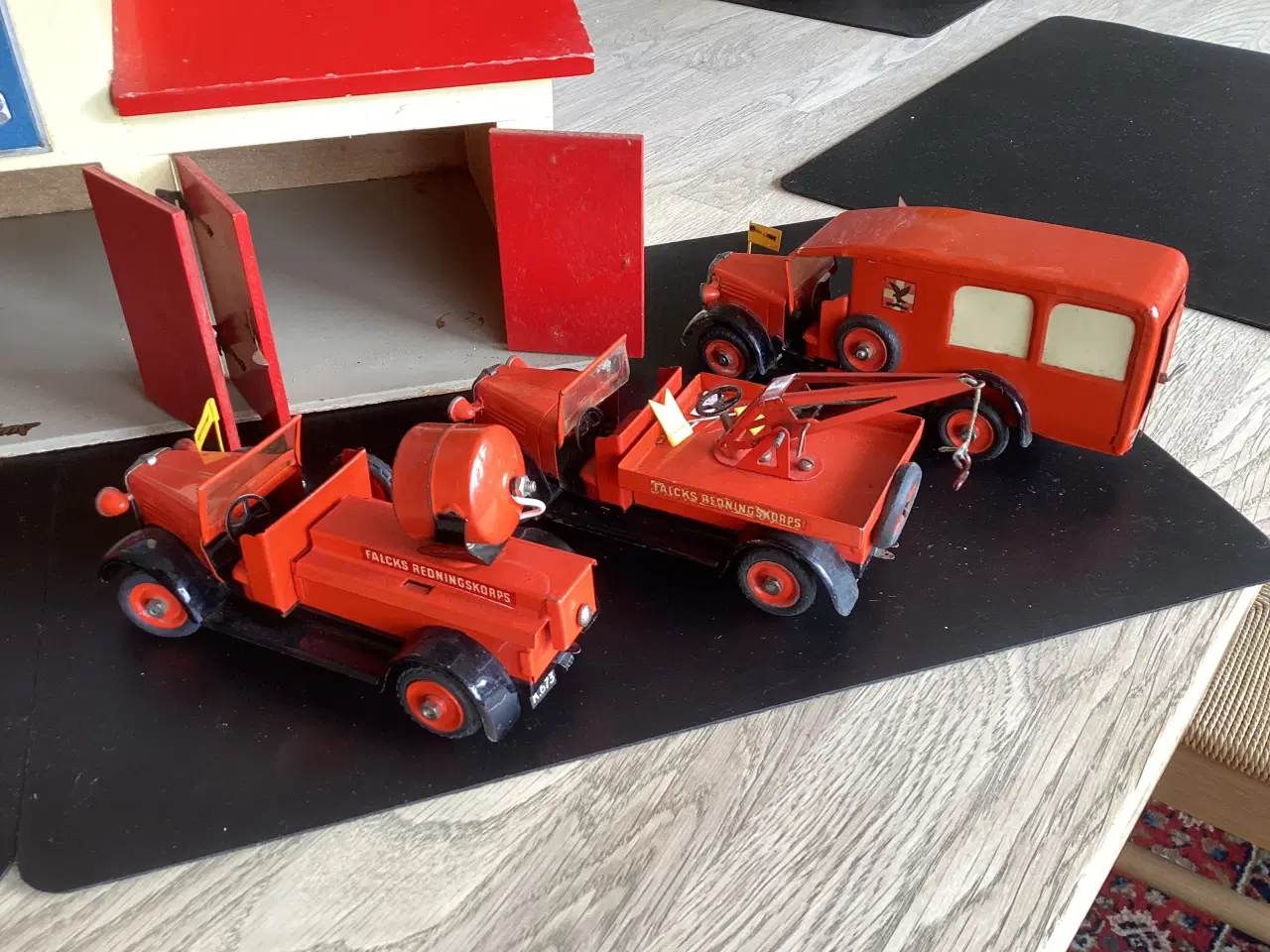 Billede 2 - Gl. Tekno Falck station m/3biler