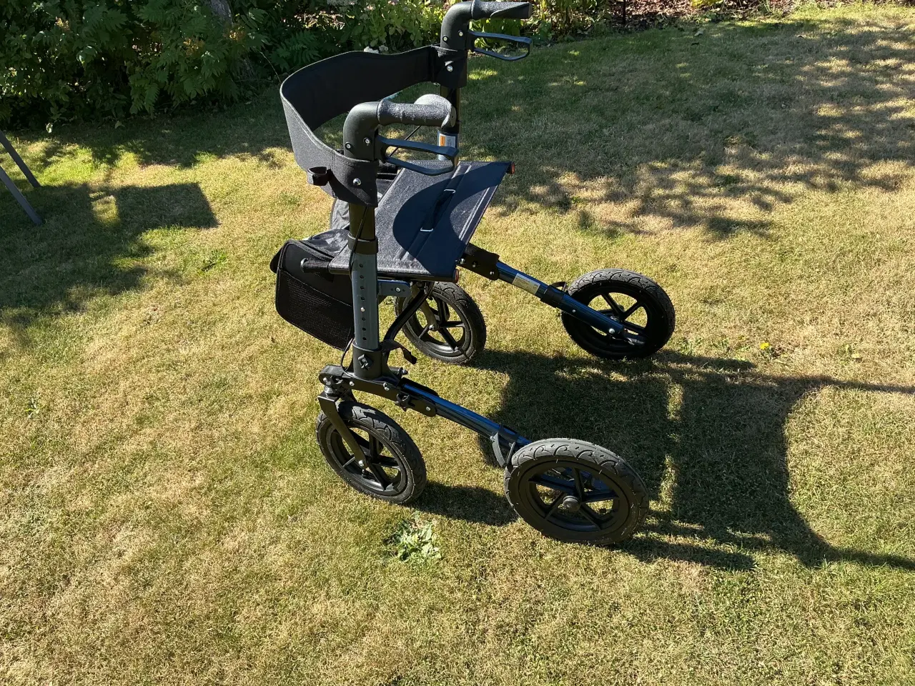 Billede 3 - Rollator med luftgummihjul