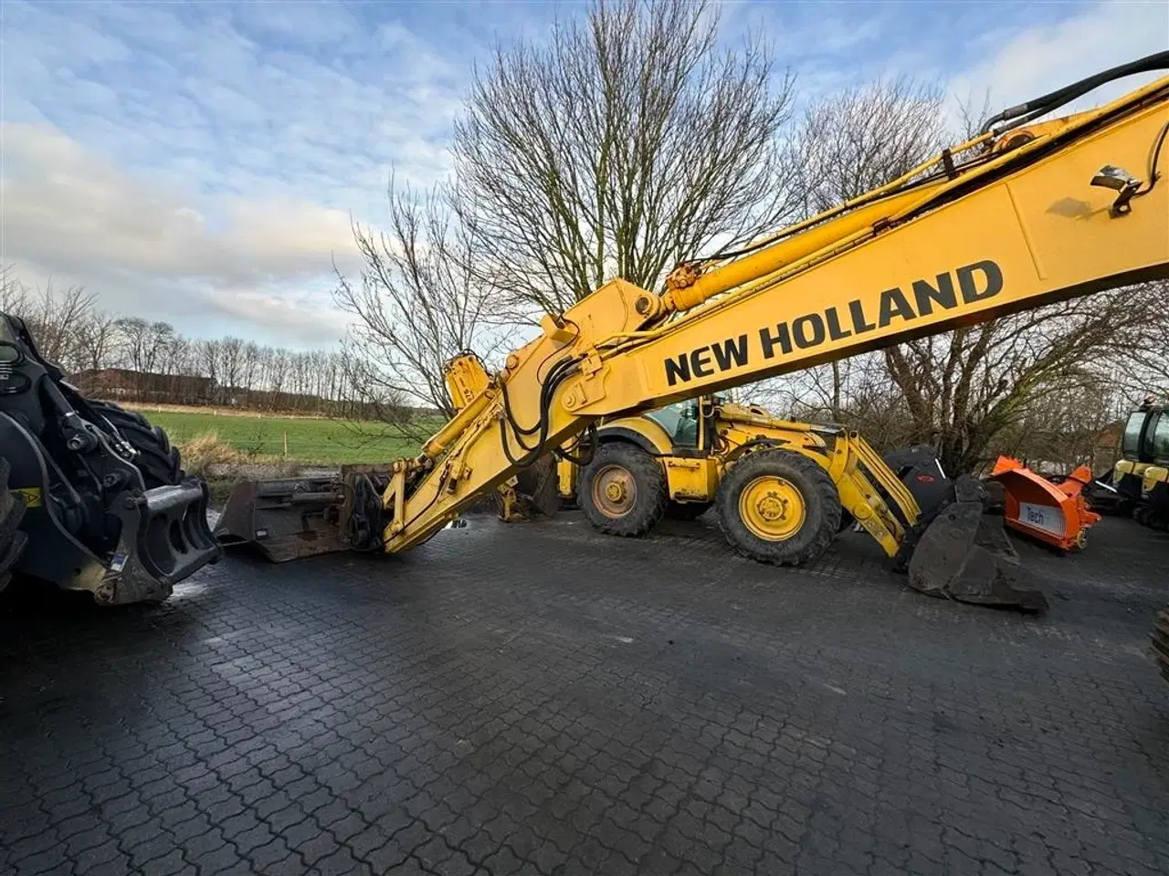 Billede 4 - New Holland E215B MED KIPBR PLANERSKOVL!