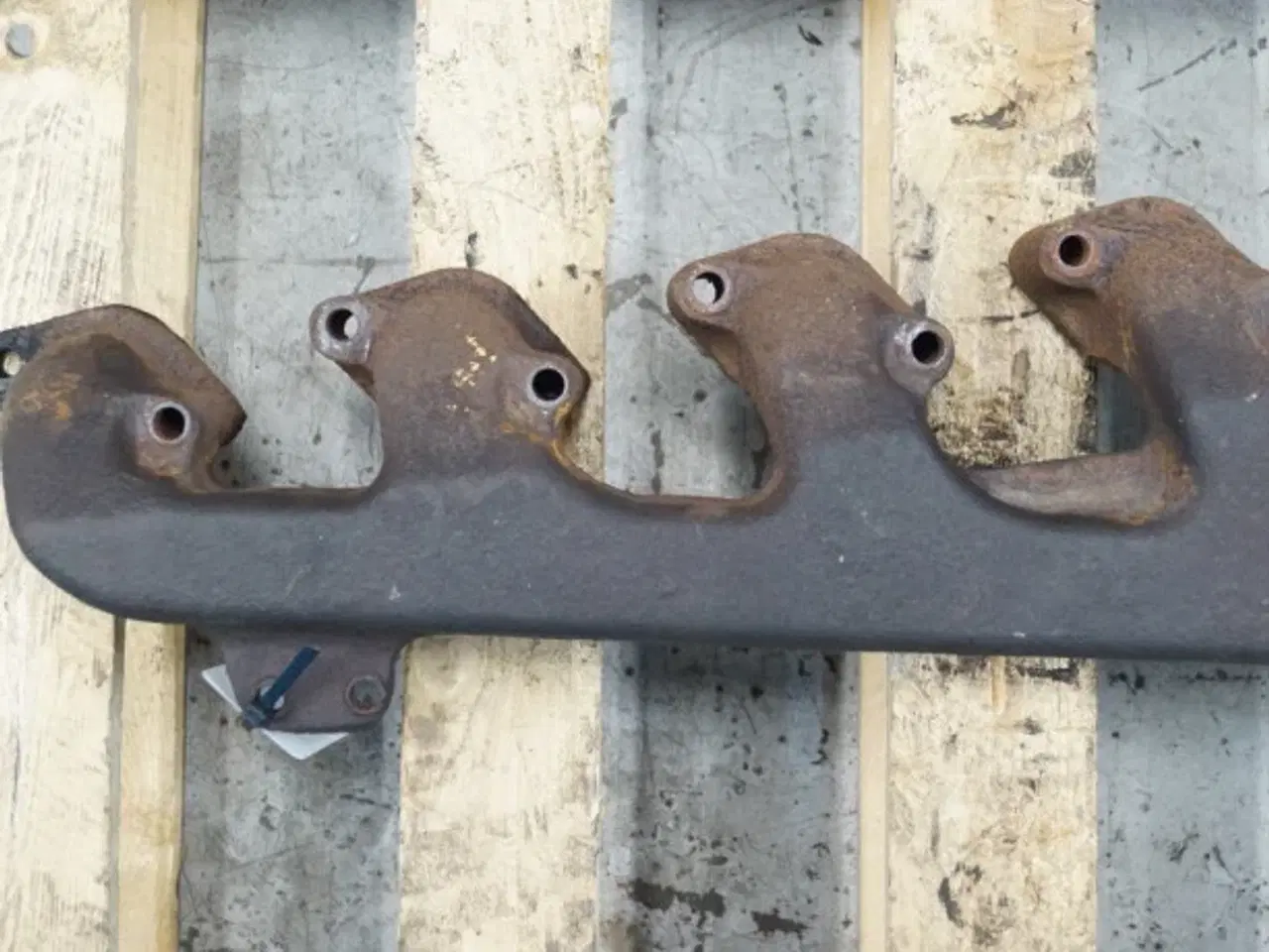 Billede 16 - John Deere 3040 Udstødningsmanifold R80982