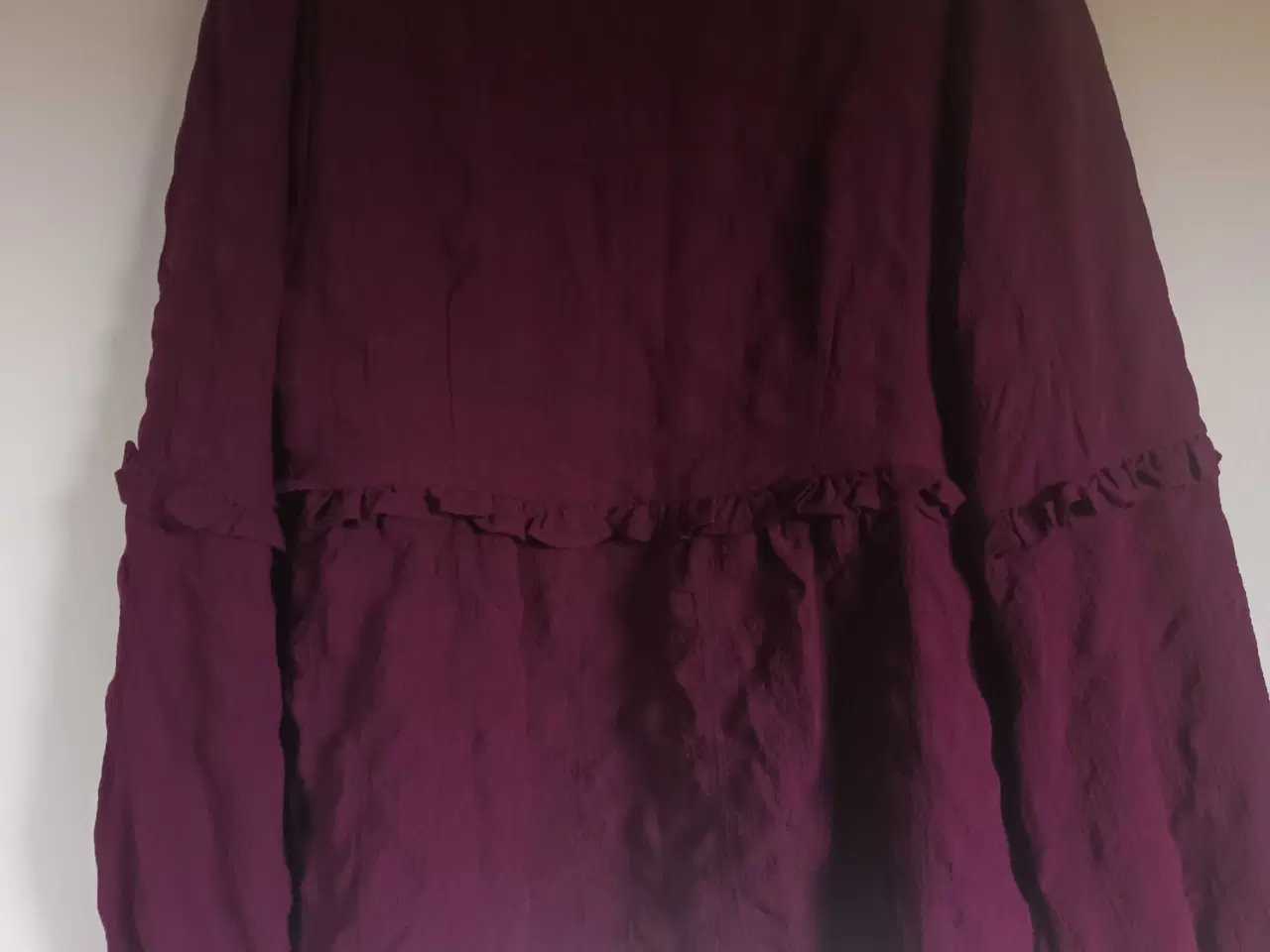 Billede 2 - Flot bluse i smuk farve.