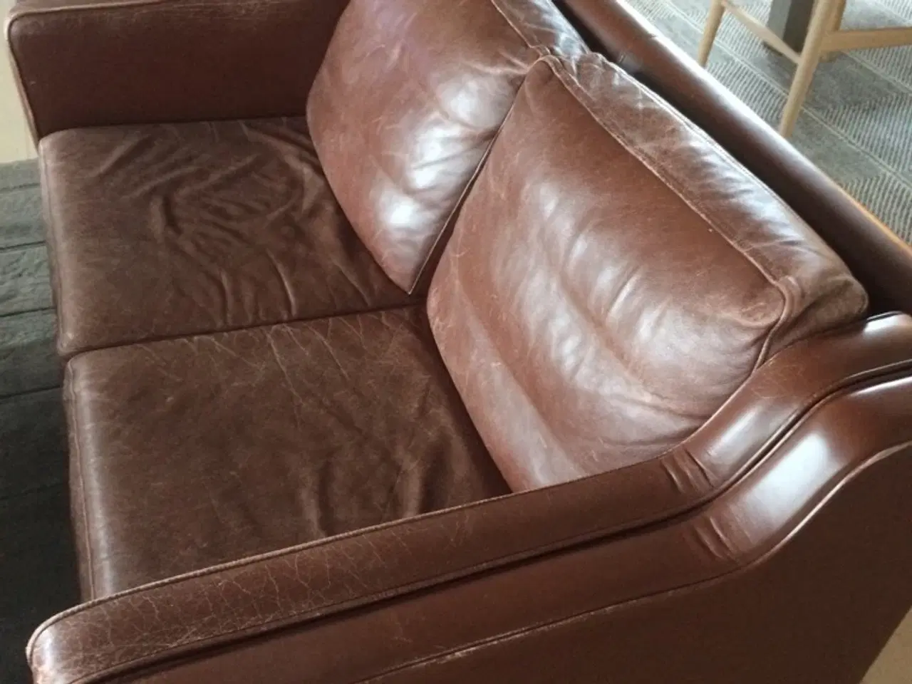 Billede 2 - 2+3 personers sofa brunt skind.
